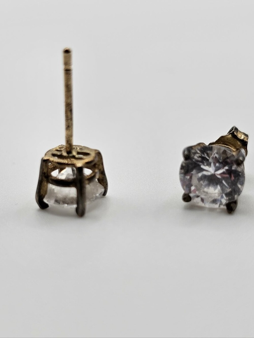 Vintage Clear Stone Stud Earrings in Gold Tone (1 Pair)
